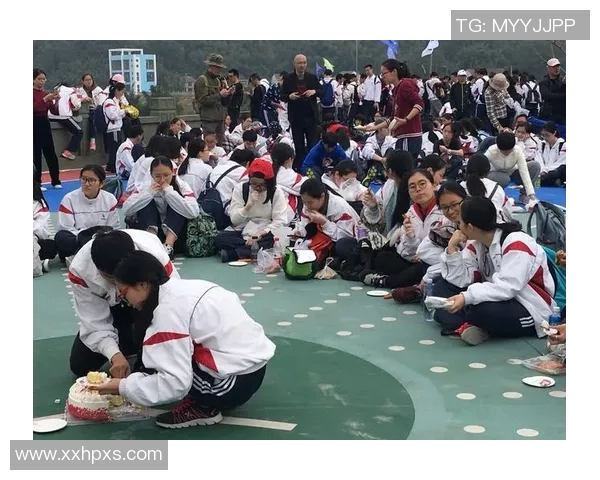 康·克纽佩尔家庭晚宴温情款待黄蜂队，家乡比赛凝聚团队力量